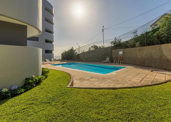 Kaizen & Pool Funchal (Madeira)